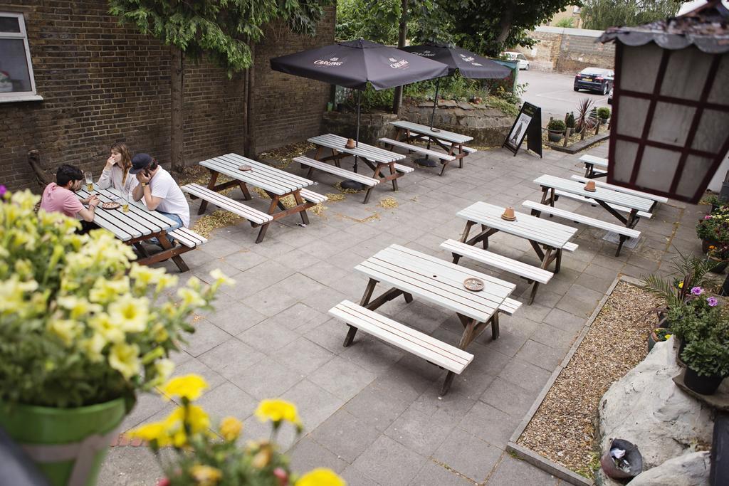 Hotel The Milford Arms Hounslow Esterno foto