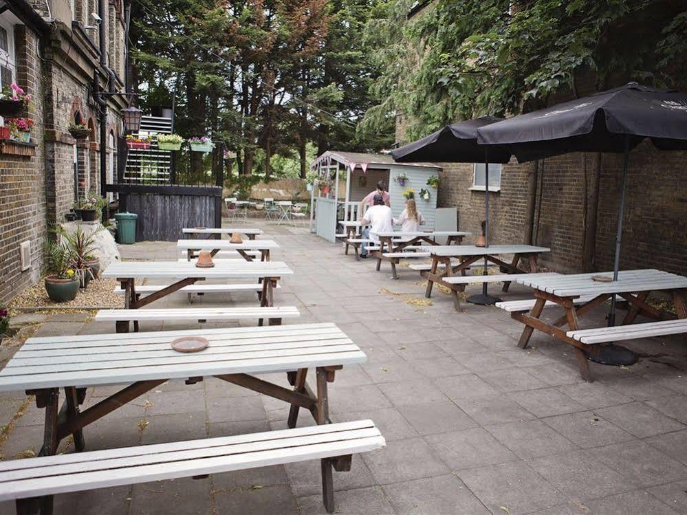 Hotel The Milford Arms Hounslow Esterno foto