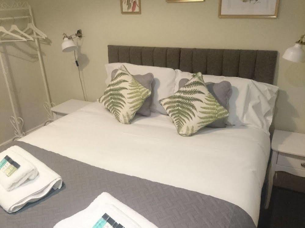 Hotel The Milford Arms Hounslow Esterno foto
