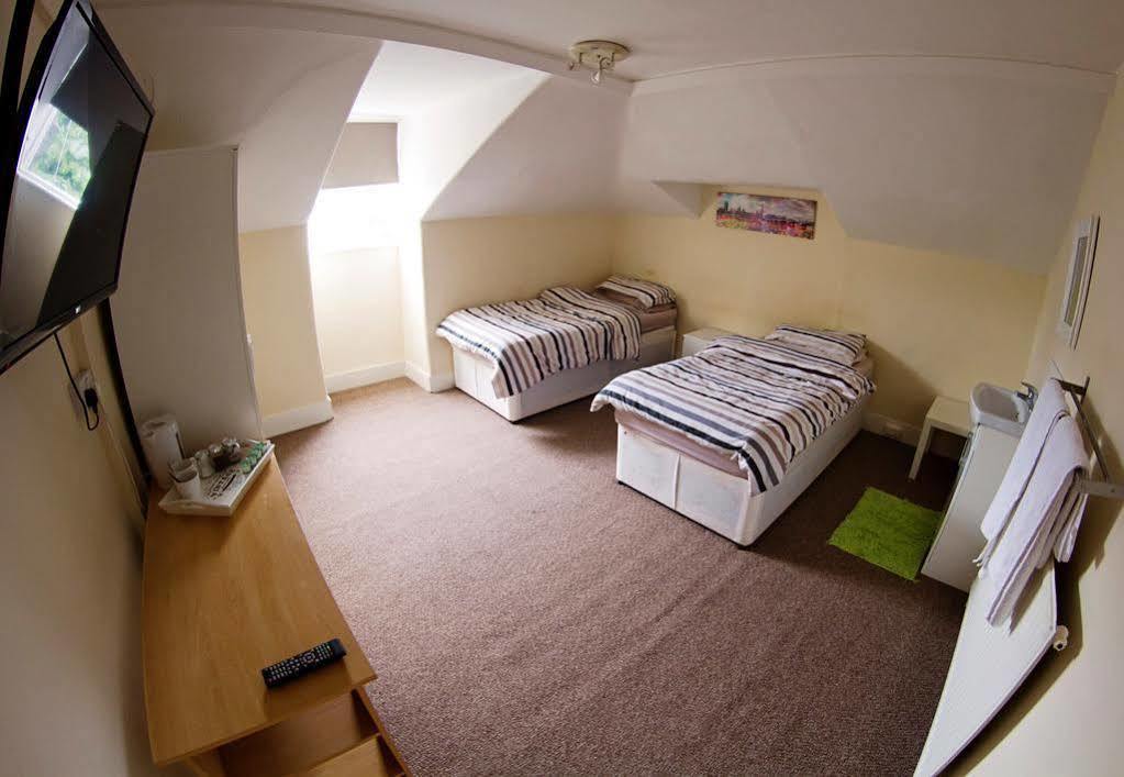 Hotel The Milford Arms Hounslow Esterno foto